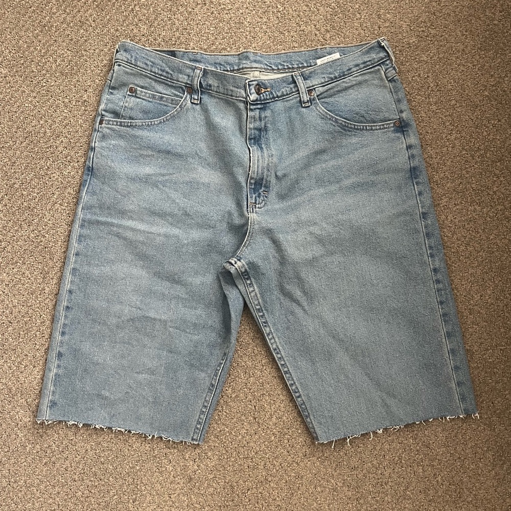 Wrangler light wash Y2K jorts